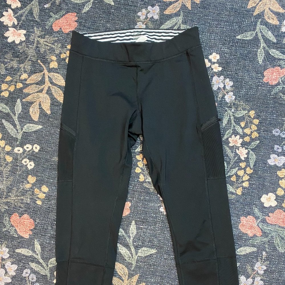 Champion DuoDry Black Capri Yoga Pants w/Zipper Pockets & Mesh Cutouts, Size M
